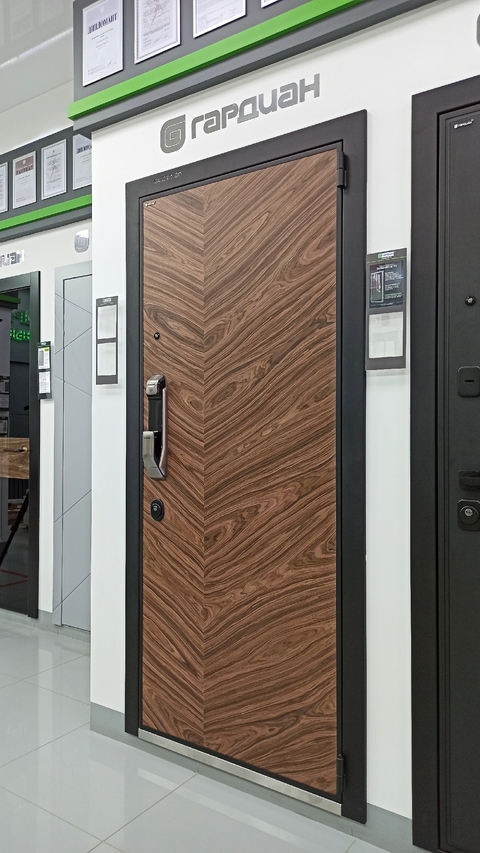 Стальная дверь Гардиан Smart 90 с отделкой Альянс 05